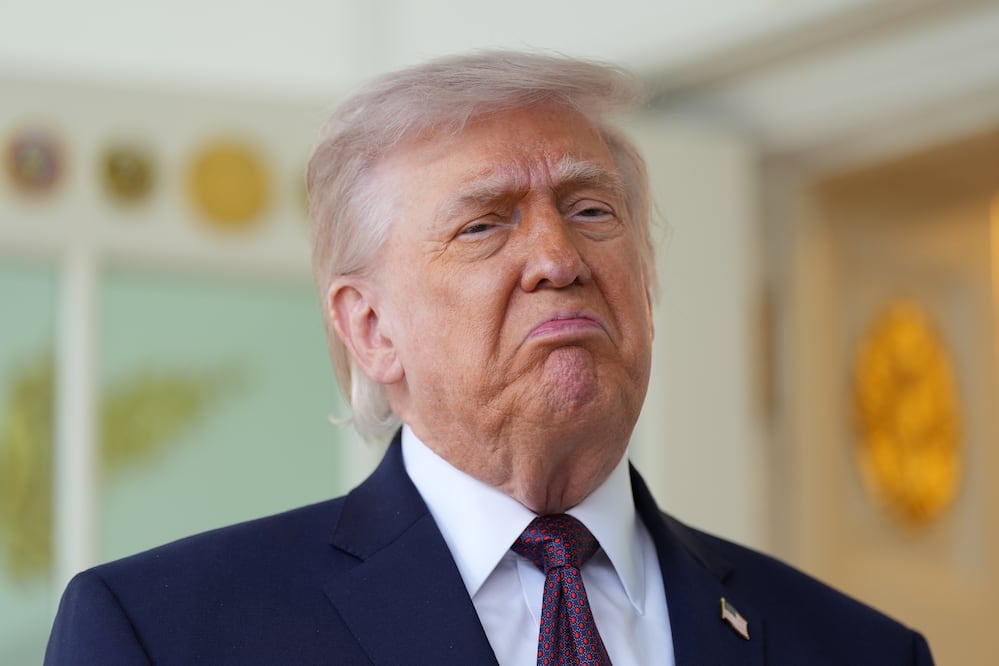 Escala la tensión: Trump rechaza disculparse y tunde al Papa por postura sobre Irán, "está equivocado"(AP Photo/Alex Brandon)