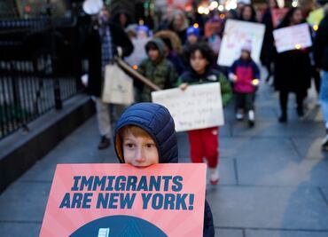 Alcalde de Nueva York frena la llegada de nuevos autobuses con migrantes