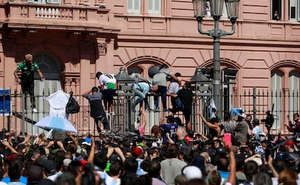 Maradona. Cambian de lugar el féretro por incidentes en la Casa Rosada