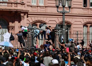 Maradona. Cambian de lugar el féretro por incidentes en la Casa Rosada