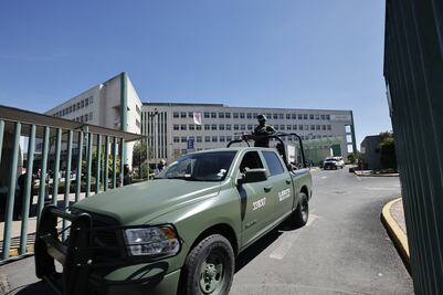 El narcotraficante Caro Quintero regresa a prisión tras cirugía bajo fuerte operativo de seguridad