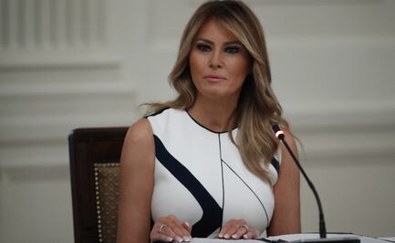 Melania Trump pide llevar cubrebocas pese al escepticismo de Trump