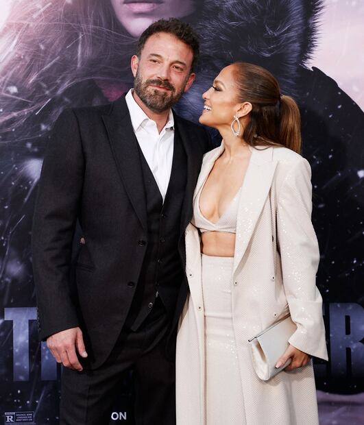 Ben Affleck y Jennifer Lopez protagonizan momento tenso en premiere de 'The Mother'. Foto: AFP