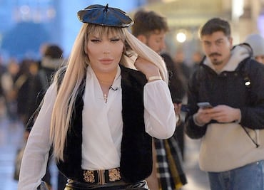 Rodrigo Alves luce su transformación a 'Barbie' en Milán