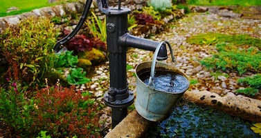¿Por qué los estadounidenses están pagando más por el agua?
