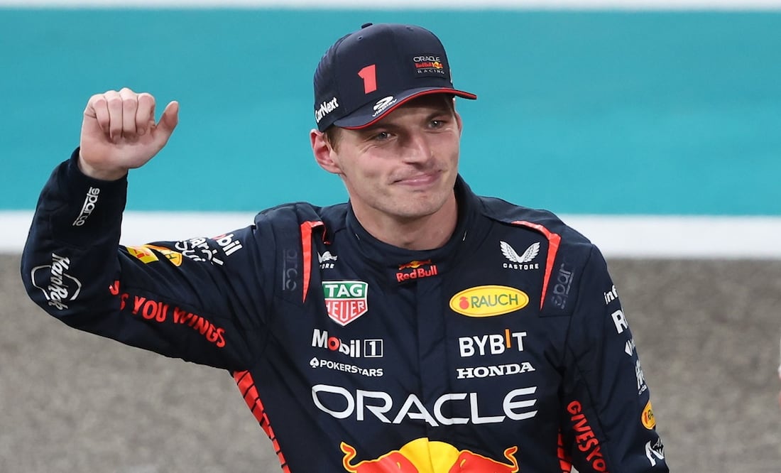Verstappen recoge su premio de campeón y Alonso el de la 'Maniobra del año' en gala FIA. Foto: EFE