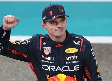 Verstappen recoge su premio de campeón y Alonso el de la 'Maniobra del año' en gala FIA
