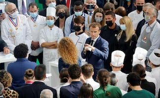 Otra vez, agreden al presidente Macron, ahora le lanzan un huevo (Video)