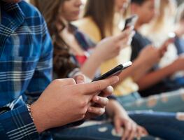 Brasil prohíbe los celulares en las escuelas de primaria y secundaria