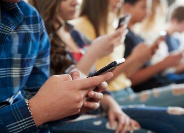 Brasil prohíbe los celulares en las escuelas de primaria y secundaria