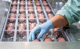 ¿Compraste carne o pollo de estas marcas? Retiran más de 1.5 millones de libras