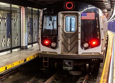 Alcalde de Nueva York anuncia instalación de detectores de armas en el metro