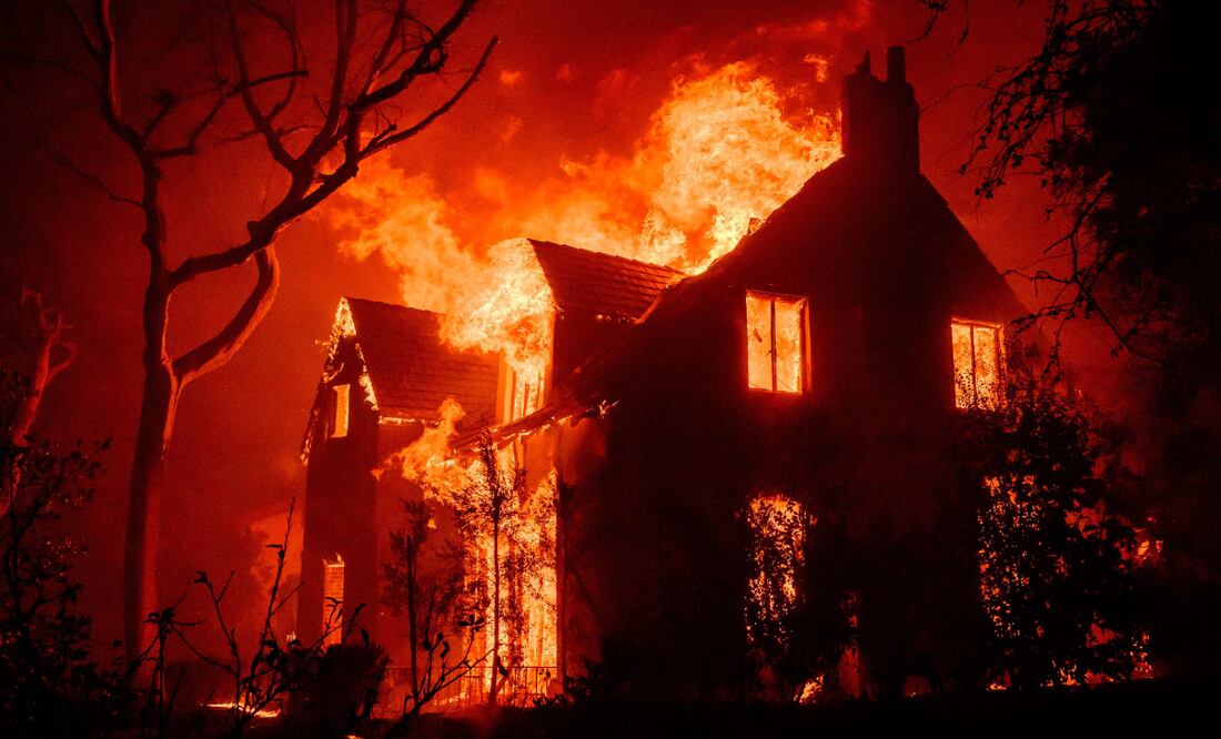 Celebridades muestran catástrofe por incendio de Los Ángeles: "Es una prueba para el alma perderlo todo". Foto: JOSH EDELSON / AFP