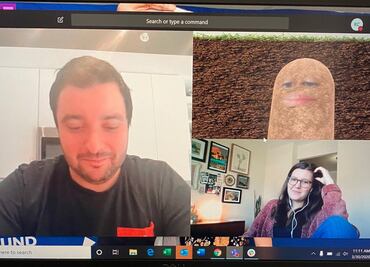 Mujer activa accidentalmente filtro de papa durante reunión virtual de trabajo