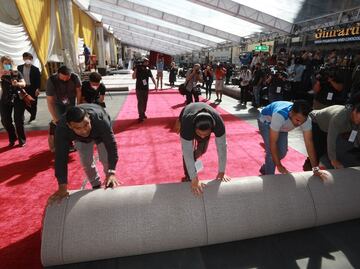 Hollywood instala la alfombra roja de los Óscar 2022 después de dos años