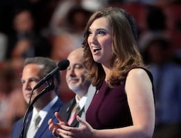 Ella es Sarah McBride, la primera senadora estatal trans en la historia de EU