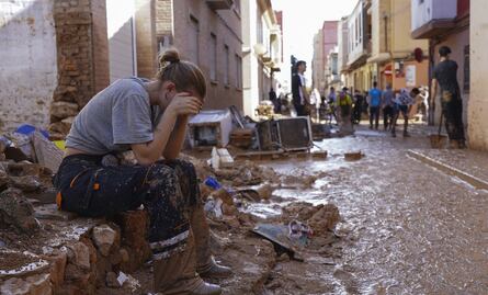 "No dejo de oír las voces de auxilio en la oscuridad", relata superviviente de inundaciones en Valencia