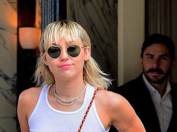 Miley Cyrus impacta con revelador look braless en Nueva York