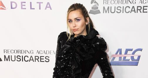 ¡Verano total! Miley Cyrus presume bikini rojo en Instagram