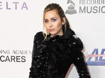 ¡Verano total! Miley Cyrus presume bikini rojo en Instagram