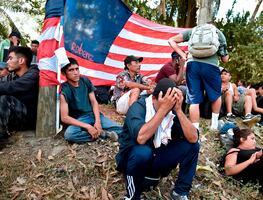 Migrantes reclaman en el sur de México permisos para transitar hacia EU