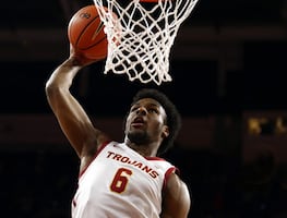 Hijo de LeBron James, Bronny James, debuta en el baloncesto universitario tras paro cardíaco