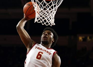 Hijo de LeBron James, Bronny James, debuta en el baloncesto universitario tras paro cardíaco
