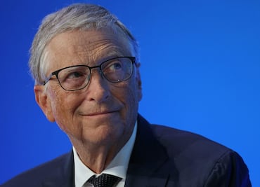 Los cuatro mejores libros que Bill Gates recomienda leer en Navidad y su playlist favorita