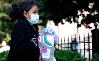 Nueva York declara estado de emergencia ante la llegada de miles de migrantes