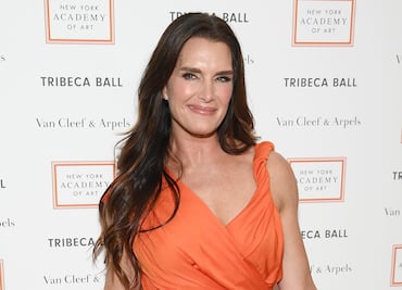 Brooke Shields, de 57 años, destila belleza con traje de baño negro en Tailandia