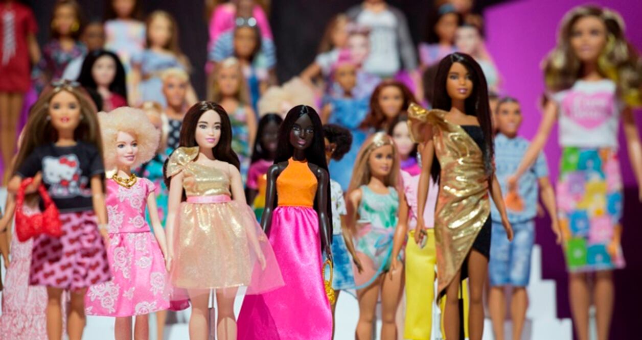 Furor por Barbie: Hombre cuenta con una colección de  1,800 muñecas. AP