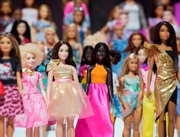 Furor por Barbie: Hombre cuenta con una colección de 1,800 muñecas