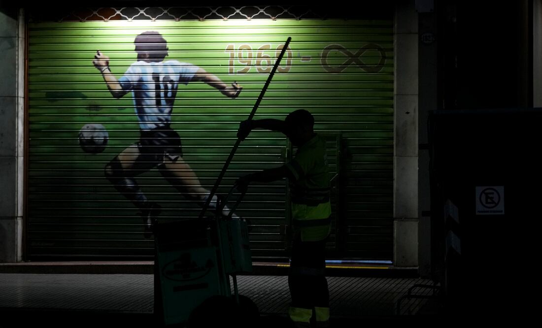 Revelan que Maradona sufría insomnio, se negaba a tomar medicamentos y tenía conductas autolesivas, según testimonio clave Foto: AP /Natacha Pisarenko