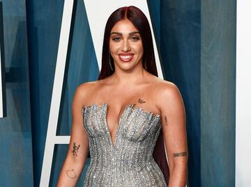 Hija de Madonna luce atuendo imposible con bolsos de cuero al estilo bikini en sesión