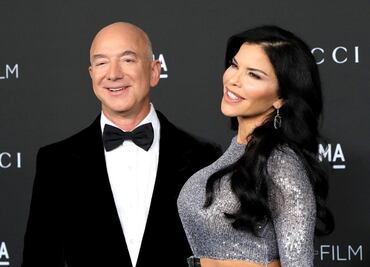 Lauren Sánchez deja su lencería a la vista con vestido traslúcido para el cumpleaños de Jeff Bezos