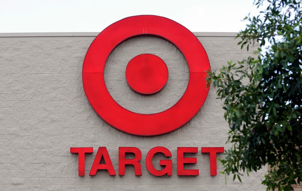 Target dejará de aceptar cheques personales a partir del 15 de julio. Esto se sabe. (AP Photo/Alan Diaz, File)