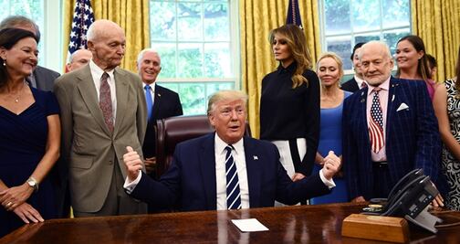 Trump recibe a los astronautas del Apolo 11 en la Casa Blanca