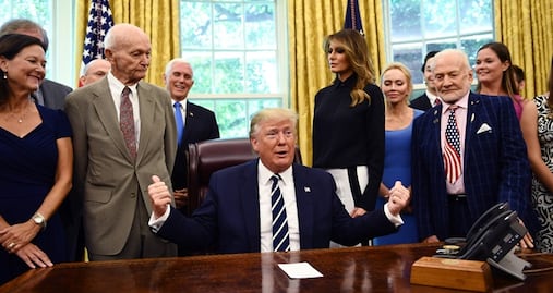 Trump recibe a los astronautas del Apolo 11 en la Casa Blanca