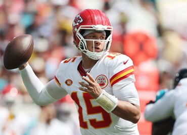 Mahomes se convierte en el segundo jugador mejor pagado de la NFL con ingresos anuales de 52.65 millones