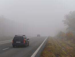 ¿Cómo conducir ante un banco de superniebla en carretera? Lo que debes saber