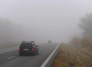 ¿Cómo conducir ante un banco de superniebla en carretera? Lo que debes saber