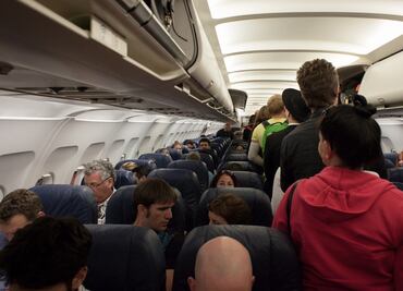 ¿Es útil usar cubrebocas en un vuelo para prevenir el coronavirus?