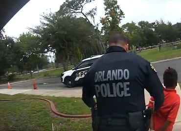 Video."Denme otra oportunidad, no me arresten", suplica niña a policías