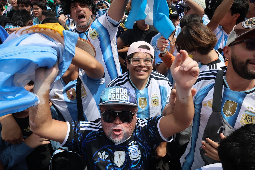 VIDEO | Argentinos cantan “El que no salte es un inglés” durante el himno y desatan la polémica
Foto: Luis Camacho | El Universal
