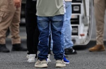 Organización demanda a gobierno de Trump por condiciones "inhumanas" en centro de detención de migrantes