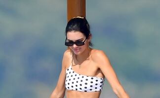Kendall Jenner conquista con diminuto bikini al estilo ‘cowgirl’