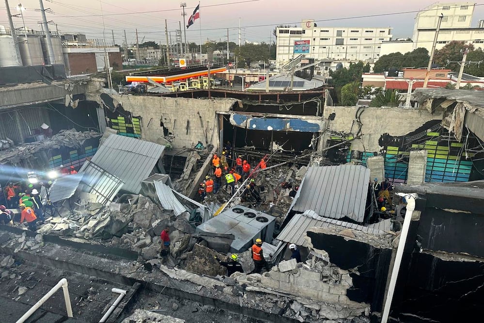 Suman 136 los muertos tras derrumbe del techo de discoteca en República Dominicana . (Noticias SIN via AP)