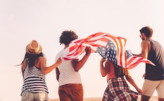 Estados Unidos cambia reglas “de edad” y dificulta el acceso a la Green Card y sus beneficios 