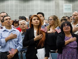 Estados Unidos propone aumento en tarifas para tramitar la ciudadanía
