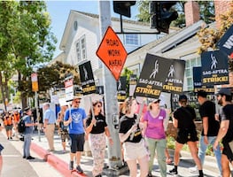 ¿Por qué estallaron las huelgas en Hollywood? ¿Se verán afectados los estrenos de verano?